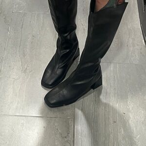 Black Women's Knee-High Boots